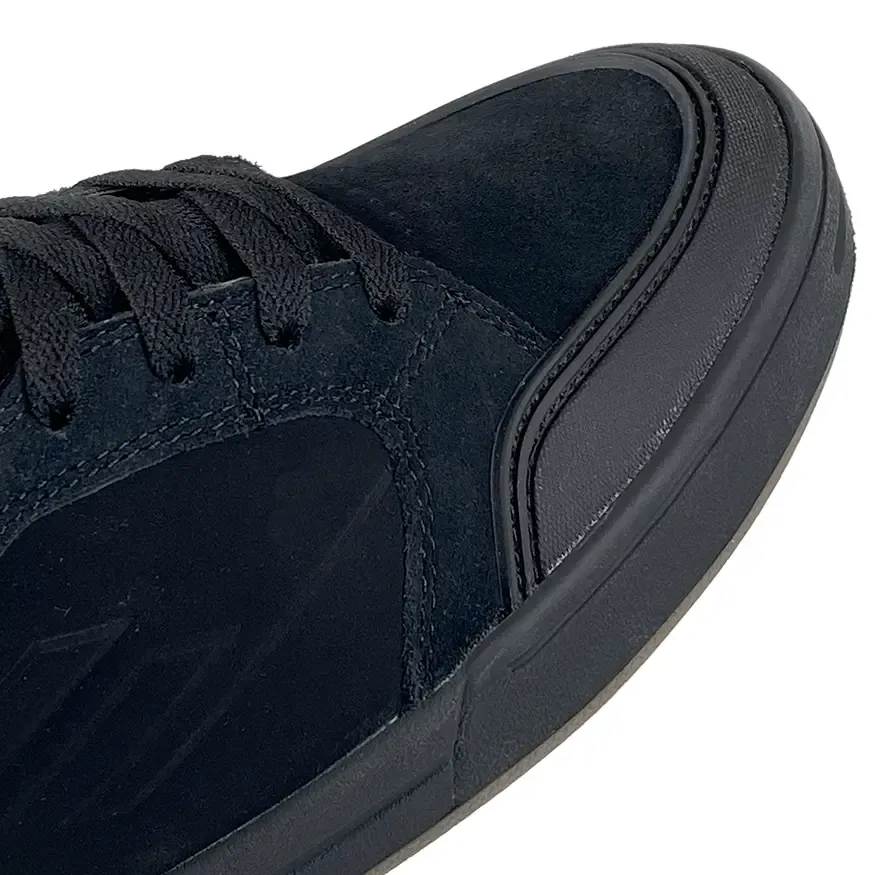 Emerica Heritic Skateboarding Shoe