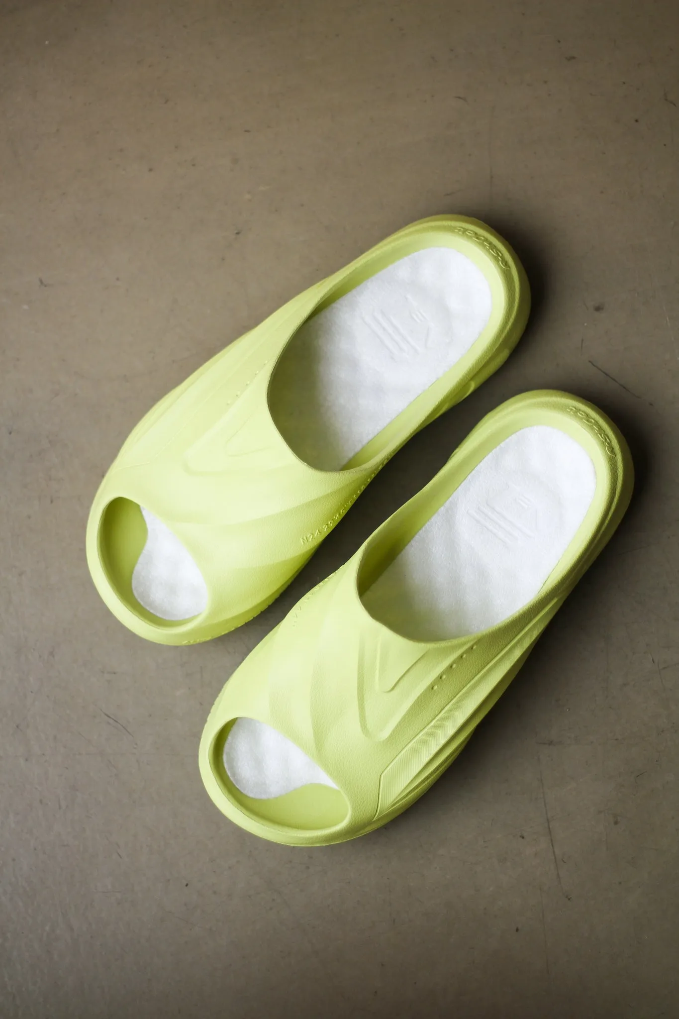 U BUBBLE SLIDE "LIME GREEN"